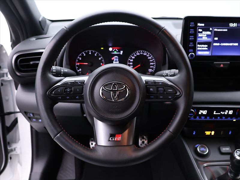 Toyota GR Yaris Four 1,6 T 192kW 4WD DPH - fotka 17 z 35