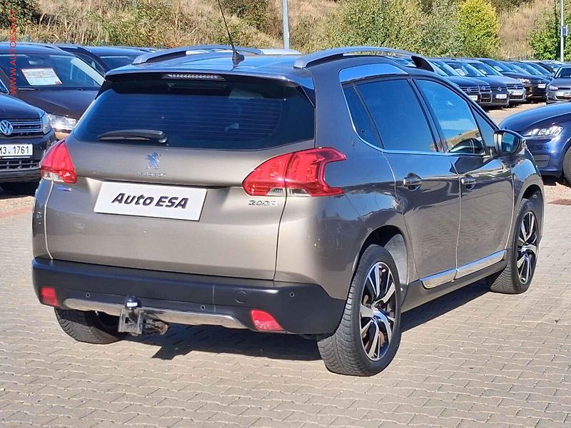 Peugeot 2008 (2016) 1.2 PT, Active, AT, TZ, navi - fotka 4 z 17