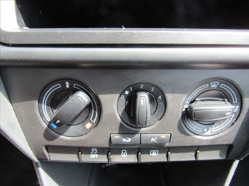 Škoda Rapid 1,2 MPi Active - fotka 17 z 27