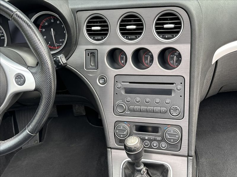 Alfa Romeo Spider 2,2 JTS 185PS  Exclusive - fotka 29 z 48
