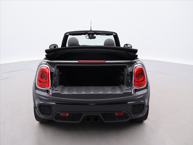 Mini Cooper 2,0 i JCW 170kW Cabrio Manual - fotka 17 z 39