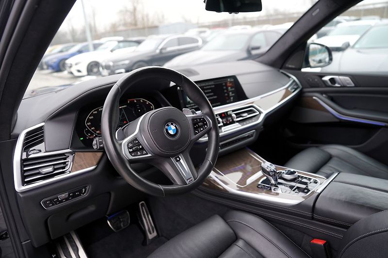 BMW X7 M50i xDrive/AT9/22/ČR/530 PS - fotka 27 z 49