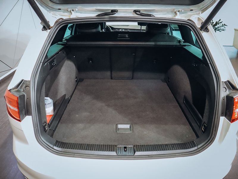 Volkswagen Passat 2.0TDI DSG R-line - fotka 6 z 23
