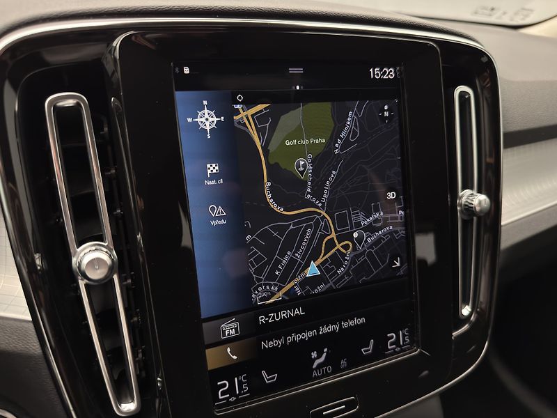 Volvo XC40 B4 AWD MOMENTUM PRO REZERVACE - fotka 21 z 27
