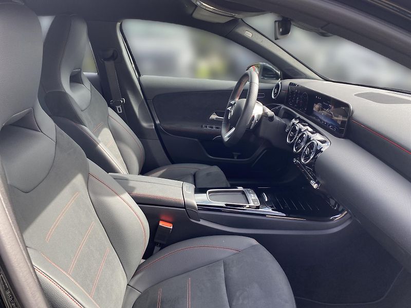 Mercedes-Benz Třídy A A 200d AMG - fotka 18 z 25