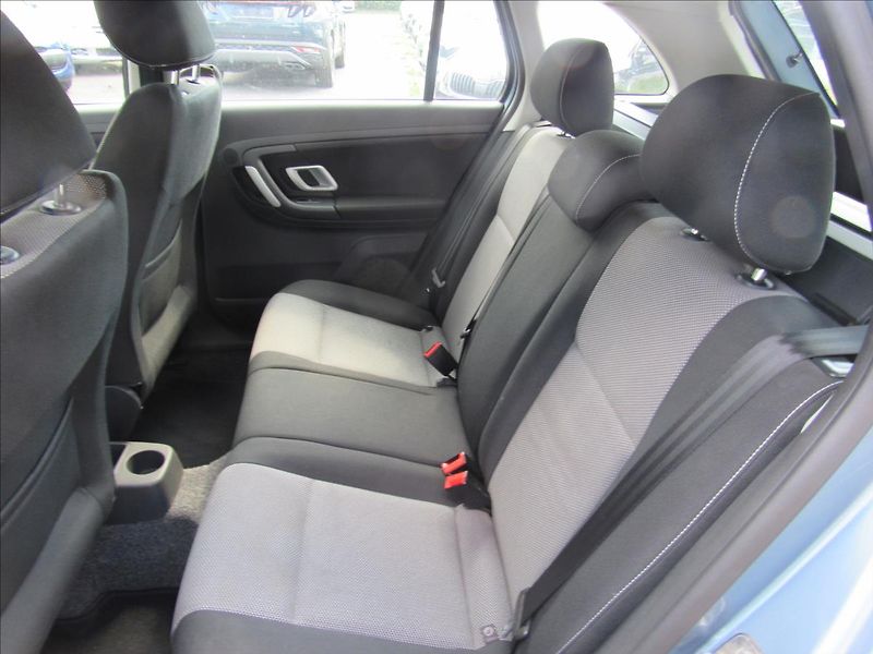 Škoda Fabia 1,9 TDi 77kW Combi Sport - fotka 10 z 32