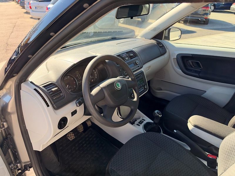 Škoda Fabia (2011) 1.2TSI 77kW Ambition+ - fotka 11 z 28