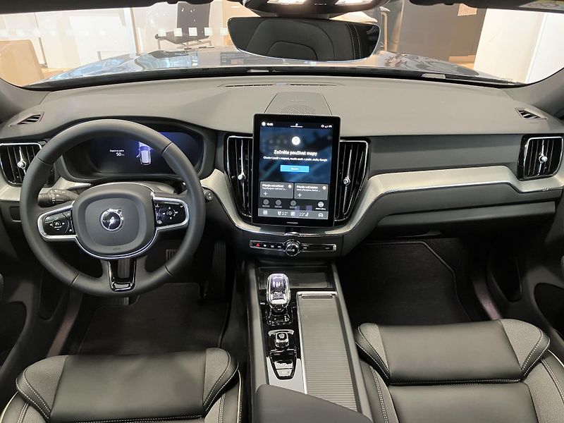 Volvo XC60 T6 eAWD Black Edition Plus AT8 - fotka 18 z 41