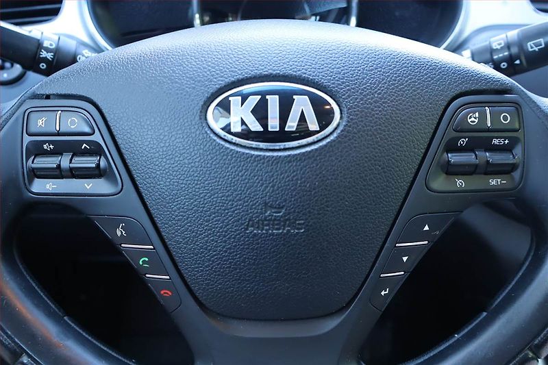 Kia Ceed (2014) 1.4 CVVT, Serv.kniha, Tempomat - fotka 20 z 24