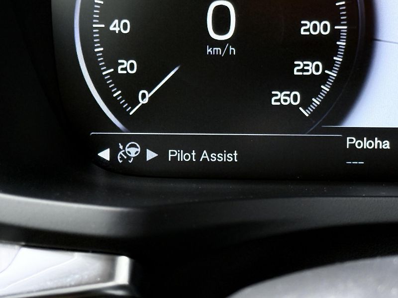 Volvo V60 CrossCountry D4 AWD // 4x4 - fotka 28 z 43