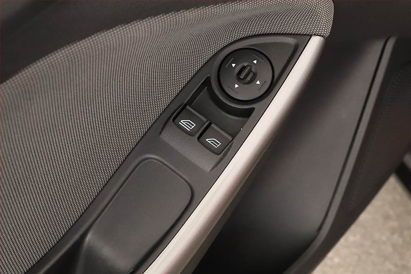 Ford Focus (2012) 1.6 i, Park. senzory - fotka 12 z 12