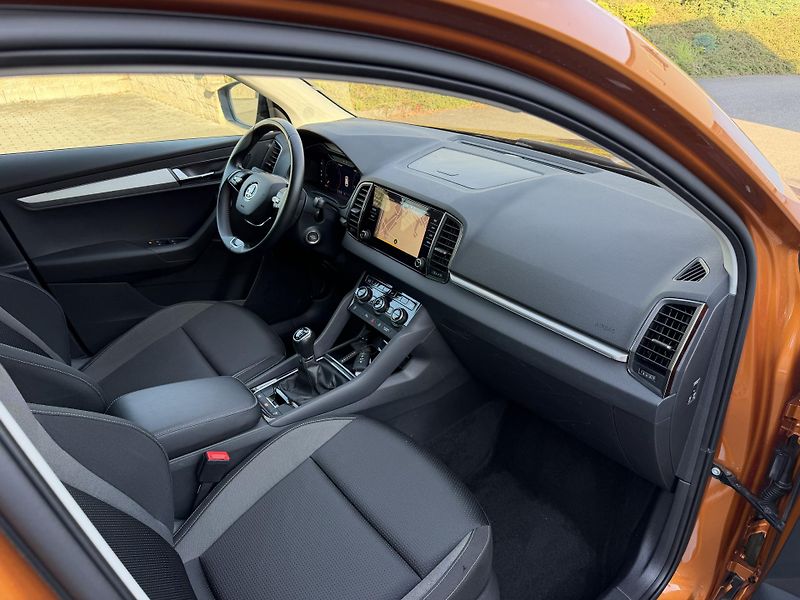 Škoda Karoq 1,5i 110kW navigace  - fotka 12 z 16