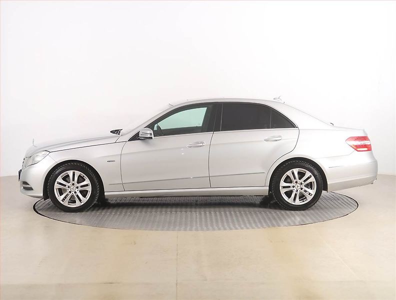 Mercedes-Benz Třídy E (2012) E 350 CDI 4MATIC, 4X4 - fotka 3 z 23