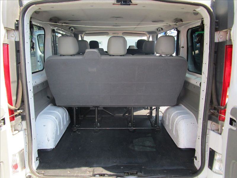 Renault Trafic 2.0dCi 115 Passenger, 9 míst - fotka 32 z 41