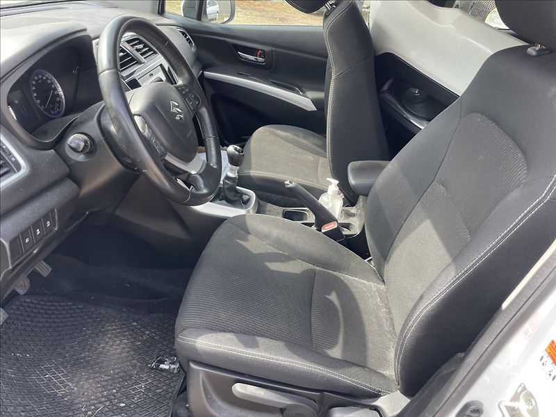 Suzuki SX4 S-Cross 3,0 DDiS 88kw 4x4 havarované, - fotka 7 z 31