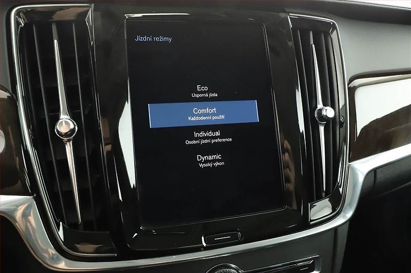 Volvo V90 (2019) D5 AWD, 4x4,Automat,Kůže - fotka 17 z 26