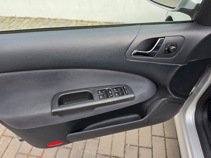 Škoda Octavia (2003) 1,9 TDI 81kW Elegance - fotka 13 z 21