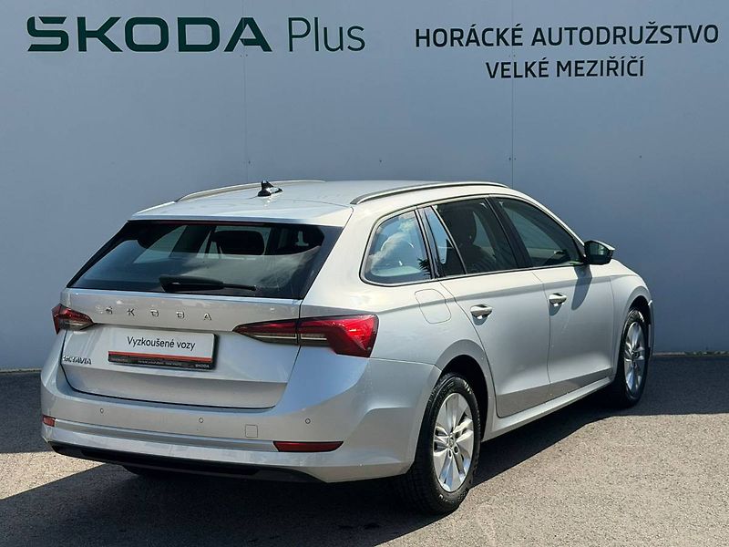 Škoda Octavia combi Ambition 2,0 TDI 85 kW 6 - fotka 2 z 32