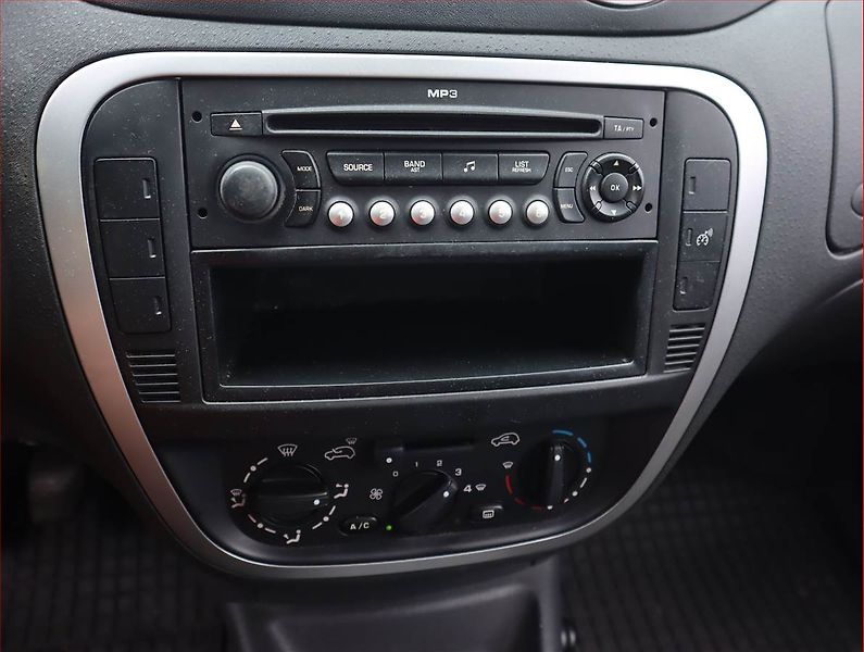 Citroën C3 (2008) 1.4 i, nová STK, jezdí výborně - fotka 12 z 14