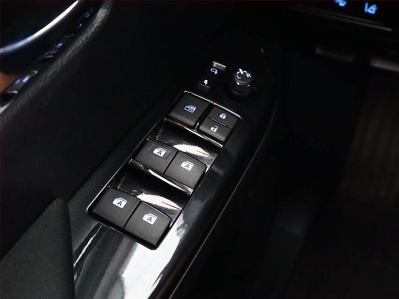 Toyota Hilux (2017) Executive 2.4 D-4D - fotka 20 z 20