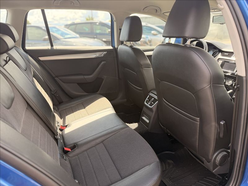 Škoda Octavia 2,0 TDI 110kW DSG XENONY - fotka 25 z 28