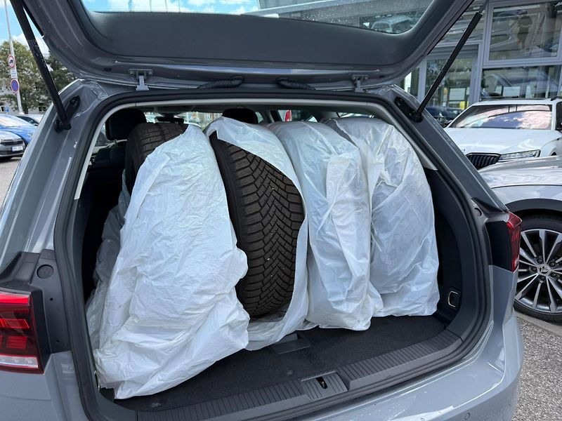 Volkswagen Passat 2.0TDI 110kw DSG Variant - fotka 24 z 26