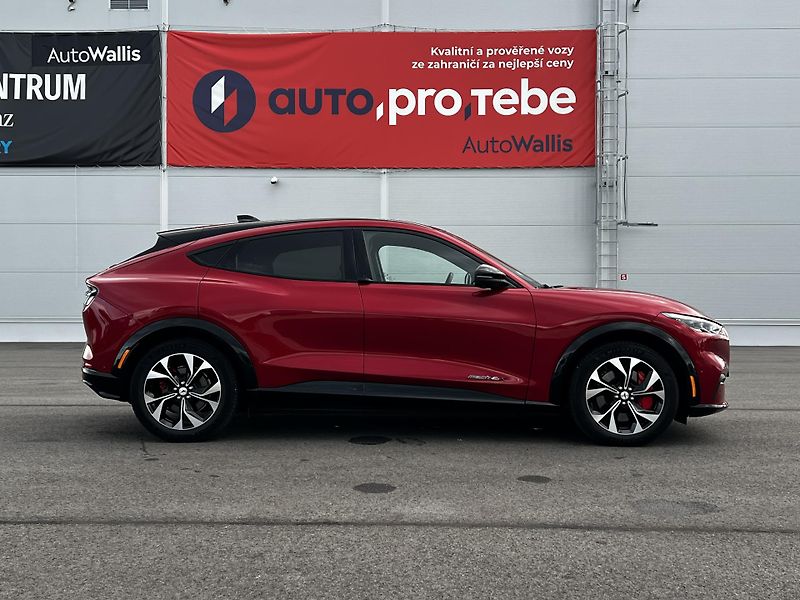 Ford Mustang Mach-E Extended AWD 98 kWh 1.Maj DPH - fotka 3 z 29