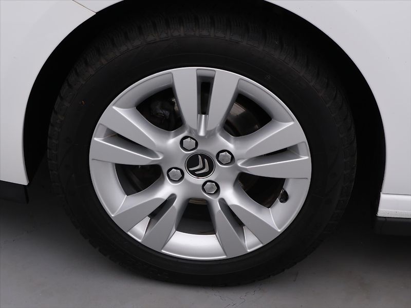 Citroën DS3 1,6 VTi 88 kW Aut. klima - fotka 24 z 31