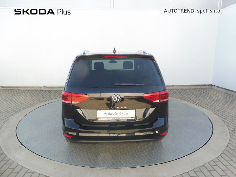 Volkswagen Touran (2022) Highline 1,5 TSI 110kW DSG - fotka 24 z 27