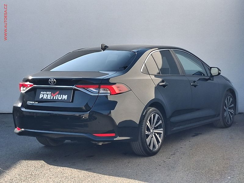 Toyota Corolla (2022) 1.5 i, 2.maj,ČR, Comfort, AT - fotka 4 z 16