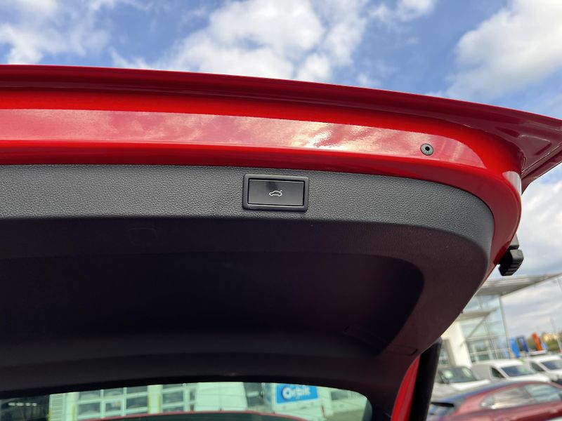 Škoda Karoq 1.5TSI TOP SELECTION 110kW - fotka 22 z 23