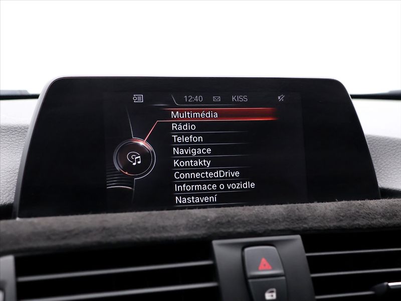 BMW Řada 3 2,0 320i 135kW CZ xDrive Sport - fotka 24 z 38