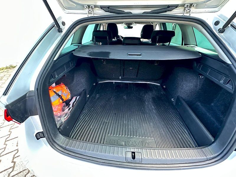 Škoda Octavia (2022) 2.0 TDI 85kW Ambition Combi - fotka 22 z 23