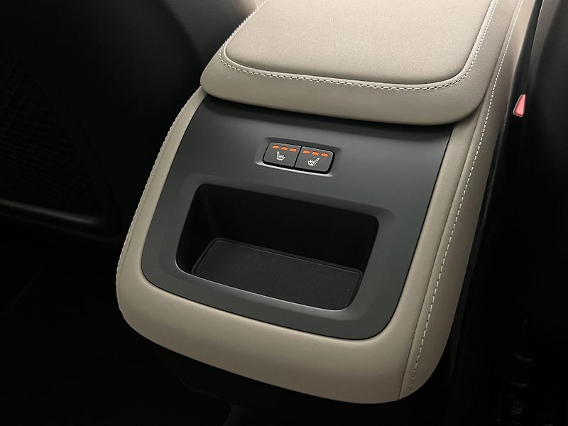 Volvo XC90 (2026) B5 AWD BRIGHT PLUS - fotka 42 z 42
