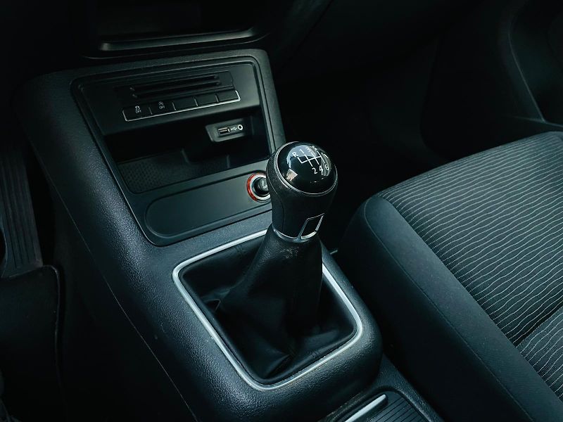 Volkswagen Tiguan 1.4TSI MANUÁL SERVISKA SENZORY - fotka 38 z 45