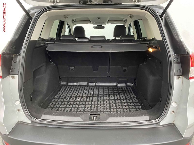 Ford Kuga (2015) 2.0TDCi 4x4, Titanium, navi - fotka 7 z 18