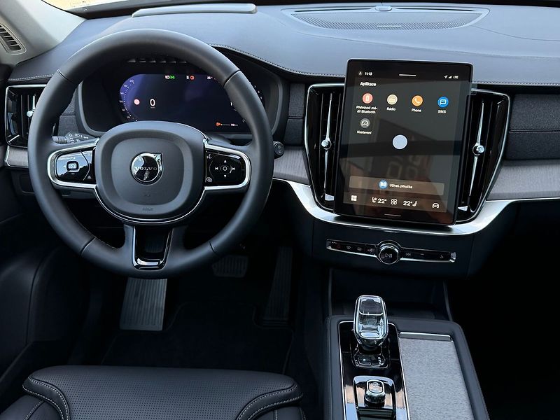 Volvo XC90 (2026) PLUS B5, Head up, Panorama, VZ - fotka 23 z 25