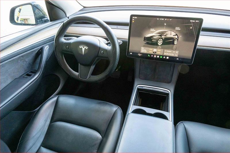 Tesla Model Y (2023) RWD LFP 60kWh, SoH 93% - fotka 7 z 23