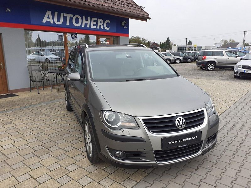 Volkswagen Touran (2007) Cross 2.0 TDi - fotka 2 z 32