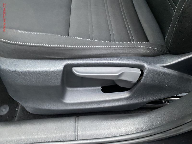Škoda Octavia (2019) 1.6 TDi, ČR, Ambition, +kola - fotka 14 z 17