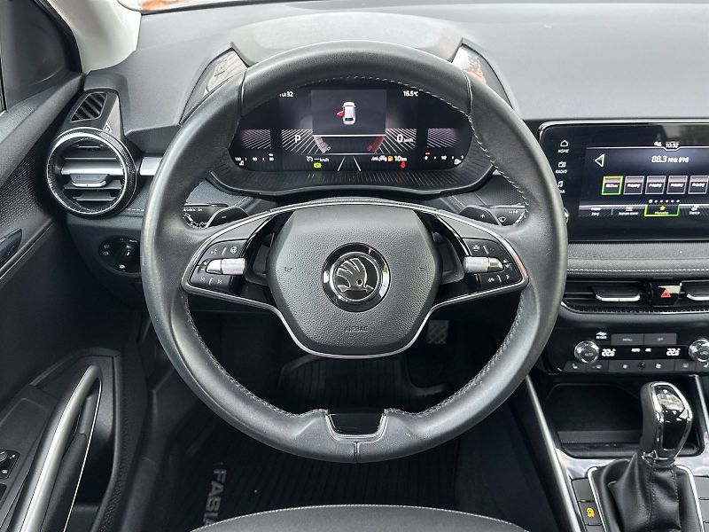 Škoda Fabia (2024) 1.0 TSI DSG Top Selection - fotka 6 z 31