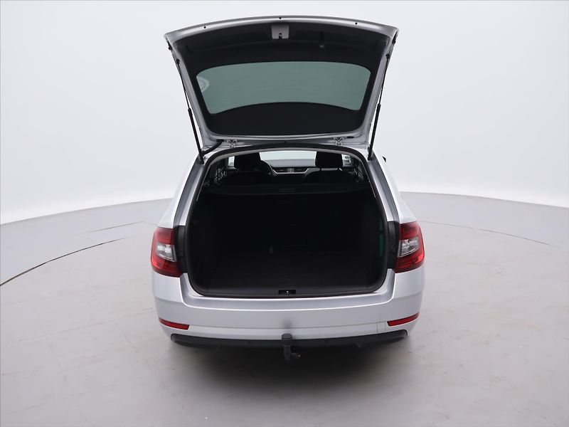 Škoda Octavia 2,0 TDI 110kW DSG Style Virtua - fotka 9 z 28