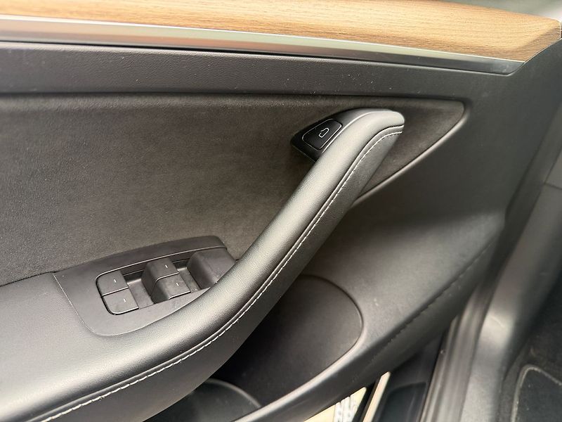 Tesla Model 3 Standart Range Enhanced autopi - fotka 32 z 38