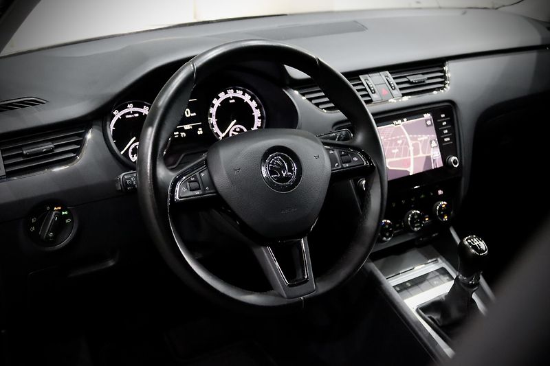 Škoda Octavia 3 FL Combi 1.4 TSI 110 kW - fotka 12 z 37