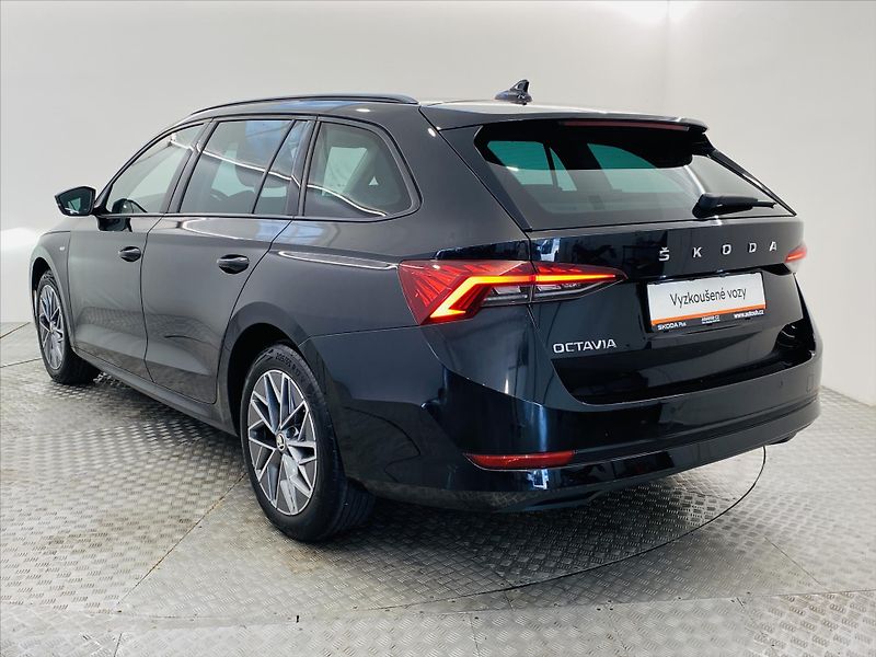 Škoda Octavia 2,0 TDI 110kW DSG Ambition - fotka 25 z 28