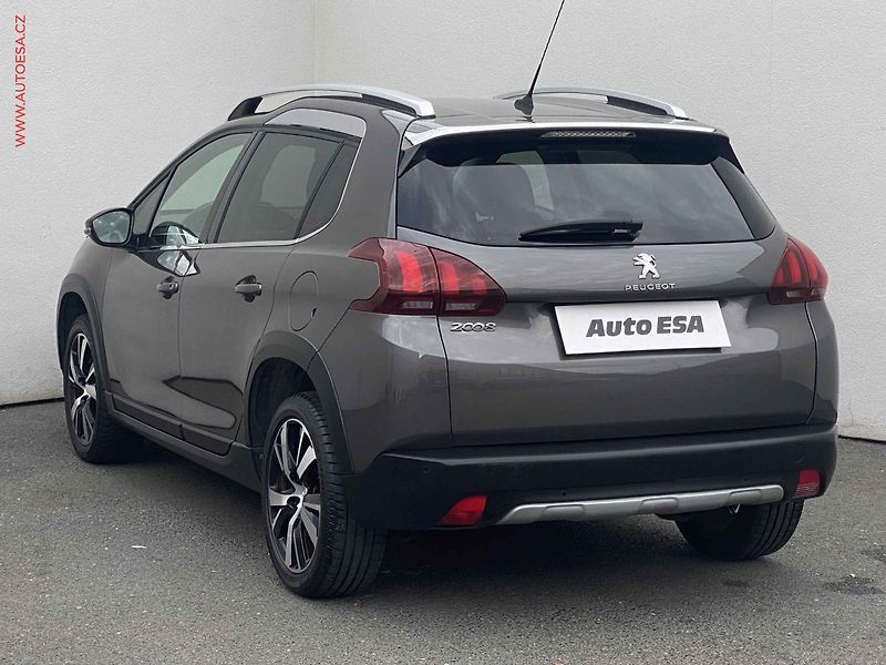 Peugeot 2008 (2018) 1.2 PT, Allure, navi, park - fotka 6 z 17