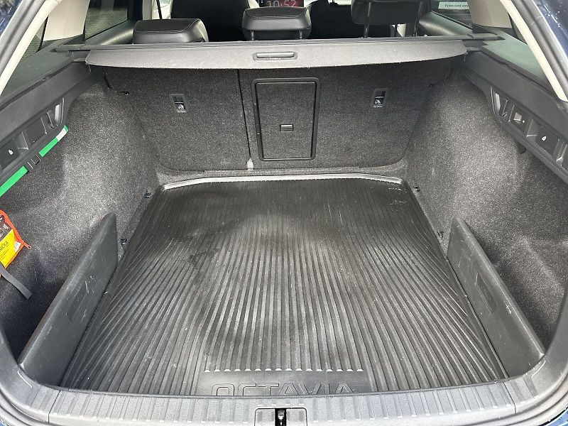 Škoda Octavia (2022) Combi 1.5 TSI M-HEV DSG Style - fotka 30 z 36
