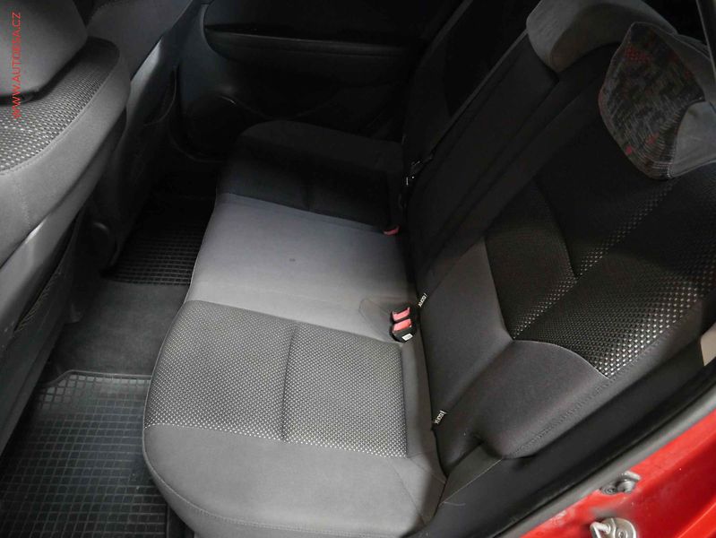 Hyundai i30 (2011) 1.4 i, ČR, AC, tažné - fotka 10 z 20