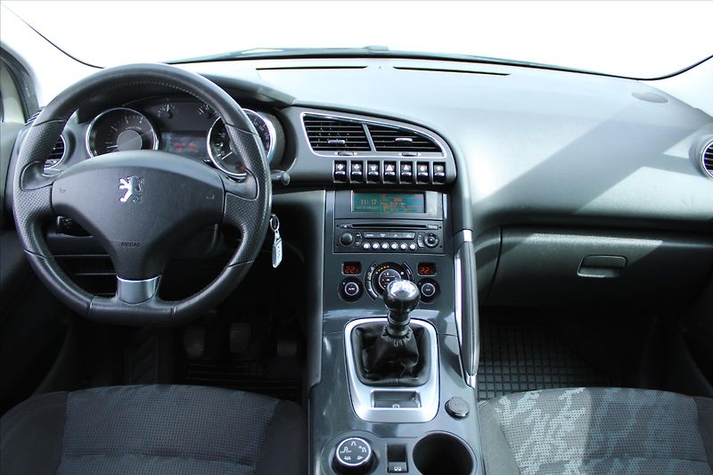 Peugeot 3008 1.6THP 115kW PREMIUM ČR - fotka 13 z 25