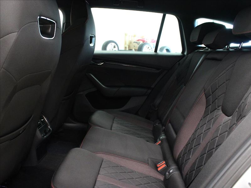 Škoda Octavia 2,0 TDI RS DSG, NAVI, 1. majit - fotka 14 z 40